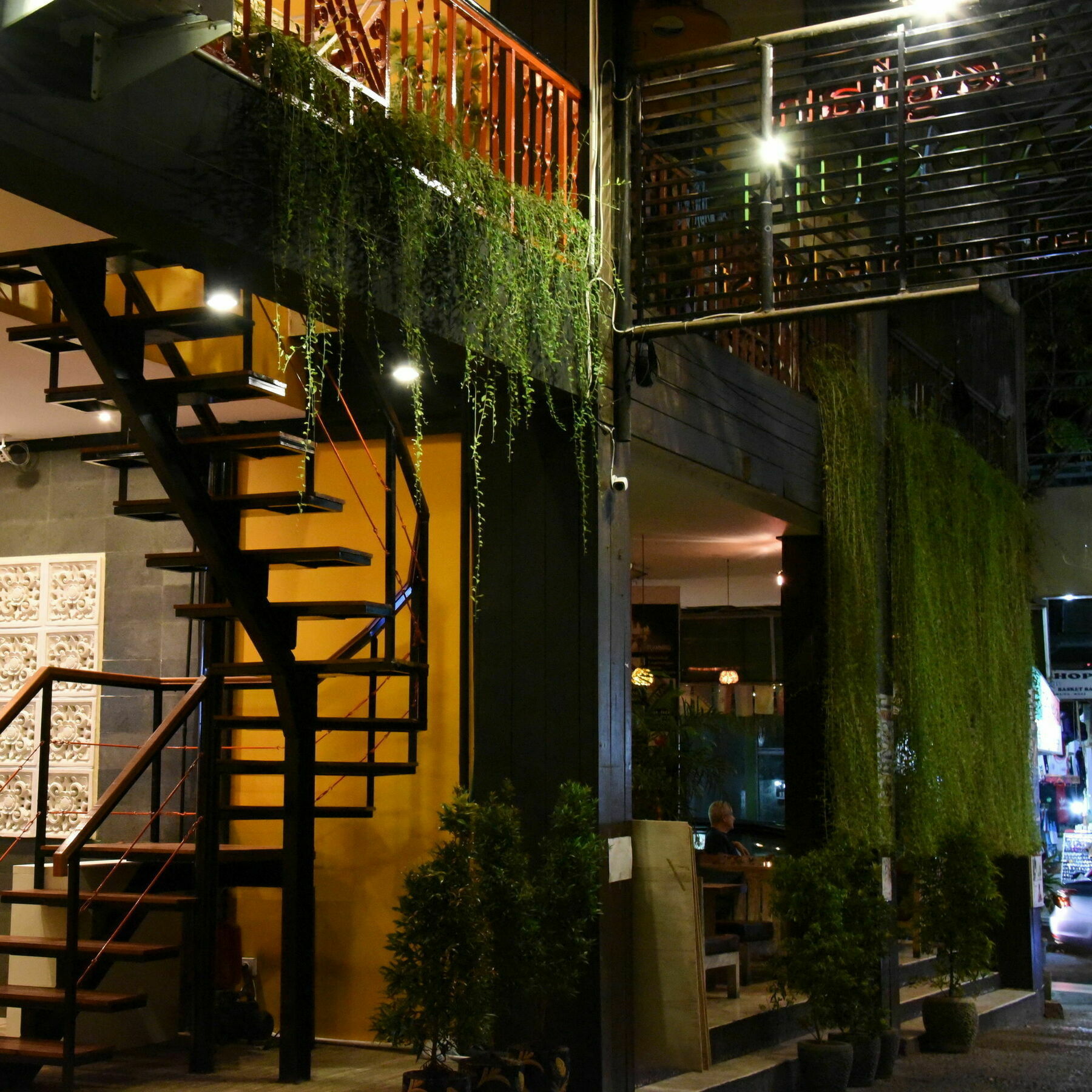 Legian Capsule Hotel Exterior photo