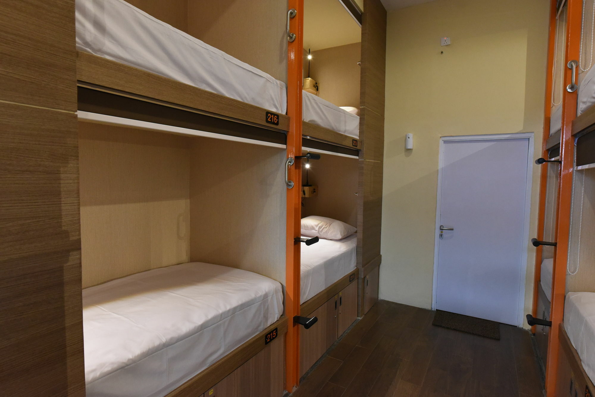Legian Capsule Hotel Exterior photo